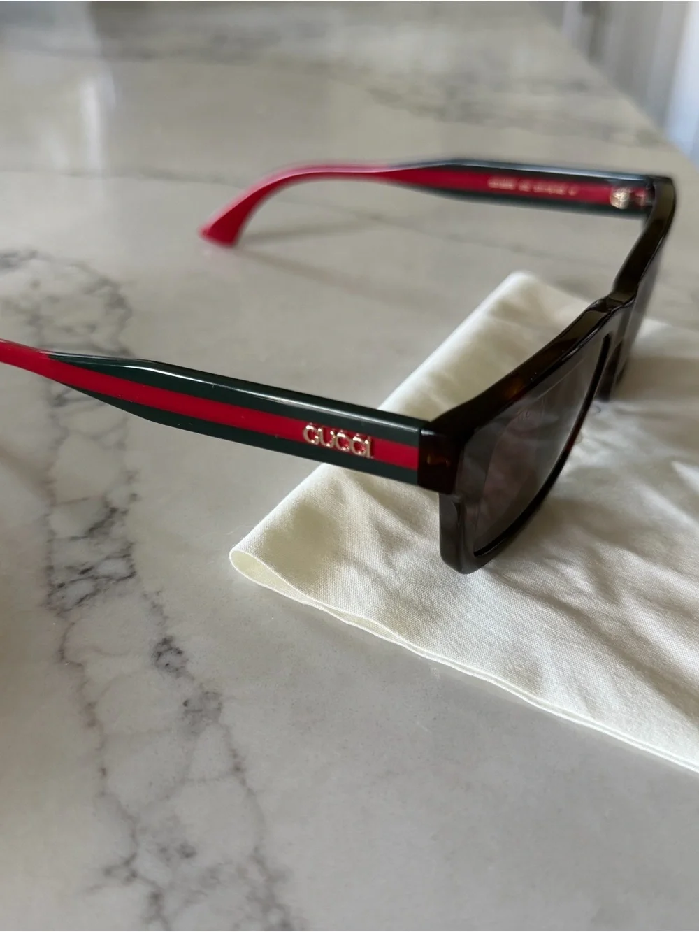 Gucci Tortoiseshell Frame Sunglasses with Brown Lenses and Berry Case
